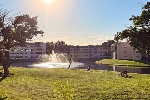 Condo in Sunrise, Florida, 2 bedrooms № 2153183 - photo 2
