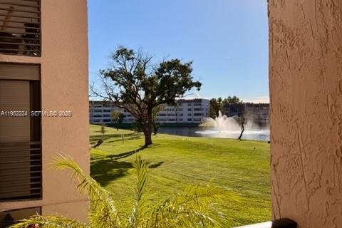 Condo in Sunrise, Florida, 2 bedrooms № 2153183 - photo 3