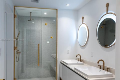 Condo in Miami, Florida, 1 bedroom  № 2153211 - photo 6