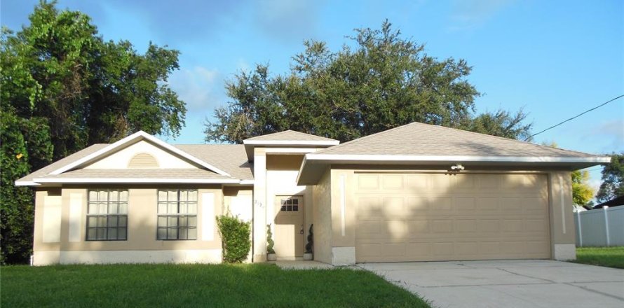 House in Deltona, Florida 3 bedrooms, 126.81 sq.m. № 2389135