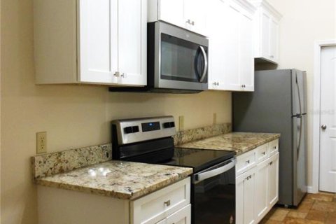 House in Deltona, Florida 3 bedrooms, 126.81 sq.m. № 2389135 - photo 3