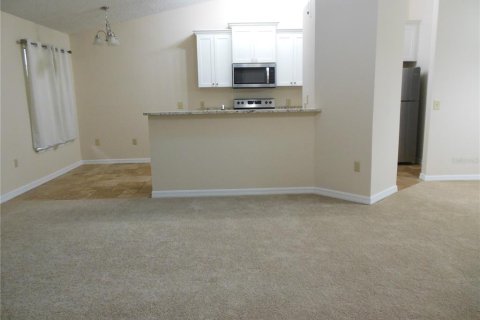 House in Deltona, Florida 3 bedrooms, 126.81 sq.m. № 2389135 - photo 8