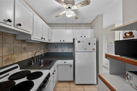 Купить кондоминиум в Помпано-Бич, Флорида 1 спальня, 51.1м2, № 2153339 - фото 15