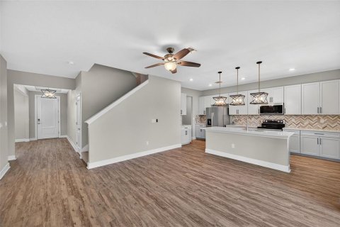 Casa en venta en Wesley Chapel, Florida, 4 dormitorios, 239.13 m2 № 1905171 - foto 16