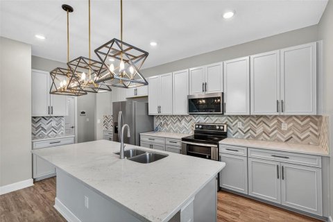 Casa en venta en Wesley Chapel, Florida, 4 dormitorios, 239.13 m2 № 1905171 - foto 12