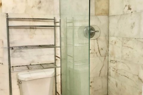 Condo in Miami Beach, Florida, 1 bedroom  № 2012660 - photo 8