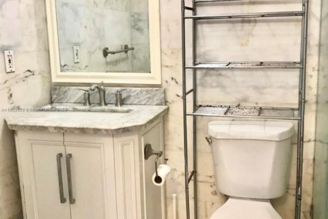 Condo in Miami Beach, Florida, 1 bedroom  № 2012660 - photo 7