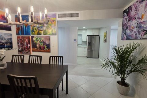 Condo in Lauderhill, Florida, 1 bedroom  № 1953046 - photo 11