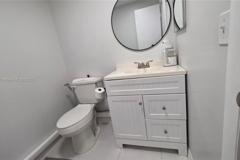 Condo in Lauderhill, Florida, 1 bedroom  № 1953046 - photo 13