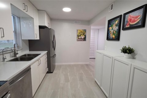Condo in Lauderhill, Florida, 1 bedroom  № 1953046 - photo 7
