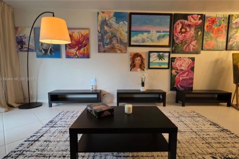 Condo in Lauderhill, Florida, 1 bedroom  № 1953046 - photo 4