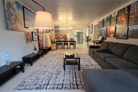 Condo in Lauderhill, Florida, 1 bedroom  № 1953046 - photo 2