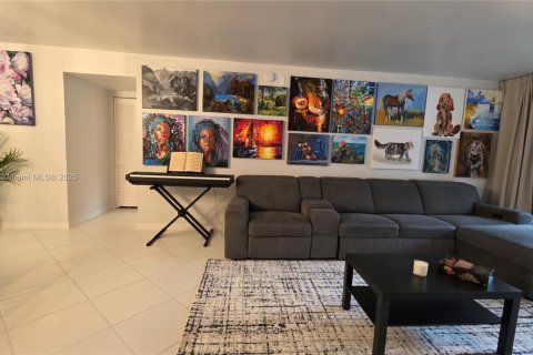 Condo in Lauderhill, Florida, 1 bedroom  № 1953046 - photo 3