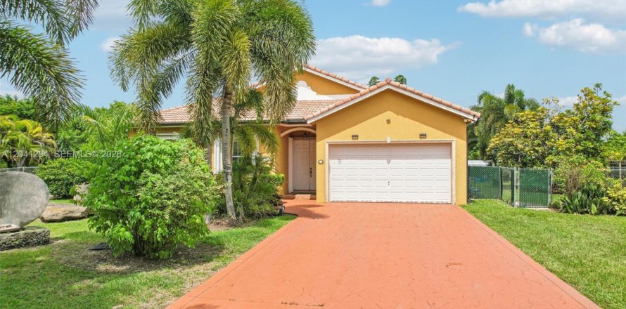 Villa ou maison à Miami, Floride 4 chambres, 170.38 m2 № 2176462