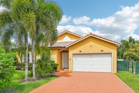 Villa ou maison à vendre à Miami, Floride: 4 chambres, 170.38 m2 № 2176462 - photo 2