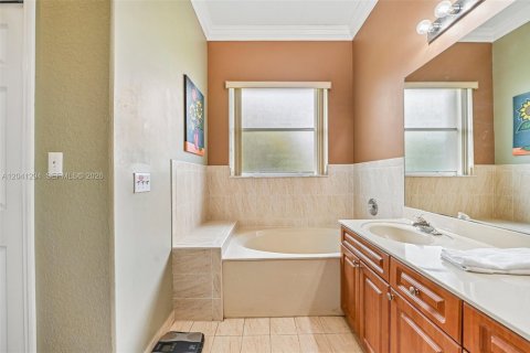 Villa ou maison à vendre à Miami, Floride: 4 chambres, 170.38 m2 № 2176462 - photo 23