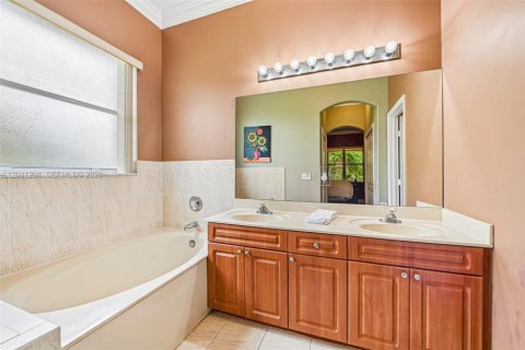 Villa ou maison à vendre à Miami, Floride: 4 chambres, 170.38 m2 № 2176462 - photo 24