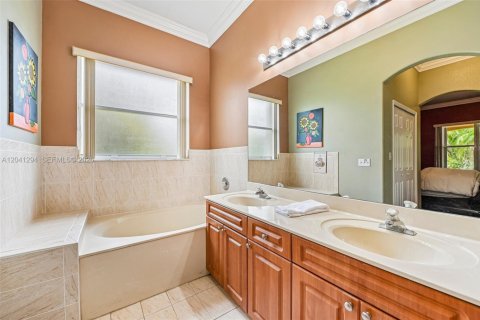 Villa ou maison à vendre à Miami, Floride: 4 chambres, 170.38 m2 № 2176462 - photo 22
