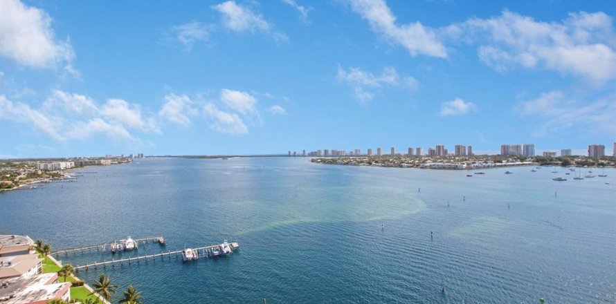 Condo à Riviera Beach, Floride, 3 chambres № 697184
