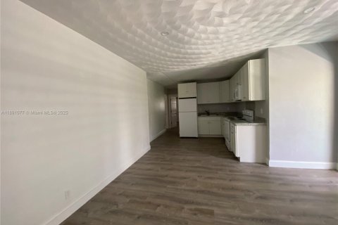 Apartamento en alquiler en Fort Lauderdale, Florida, 2 dormitorios № 1943766 - foto 8