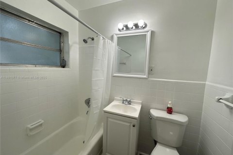 Apartamento en alquiler en Fort Lauderdale, Florida, 2 dormitorios № 1943766 - foto 25