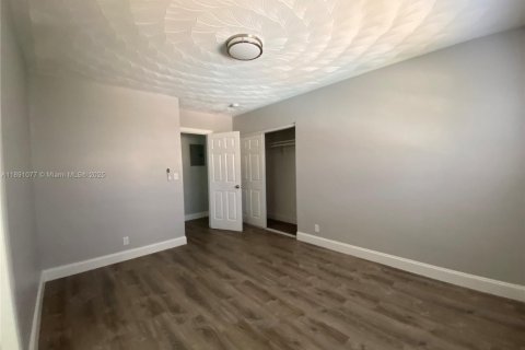 Apartamento en alquiler en Fort Lauderdale, Florida, 2 dormitorios № 1943766 - foto 23