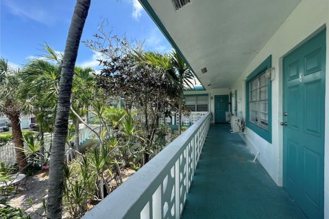 Apartamento en alquiler en Fort Lauderdale, Florida, 2 dormitorios № 1943766 - foto 26