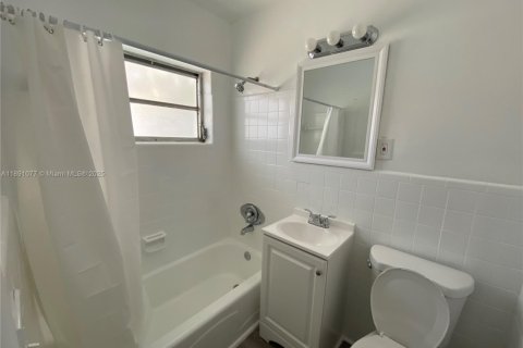 Apartamento en alquiler en Fort Lauderdale, Florida, 2 dormitorios № 1943766 - foto 24