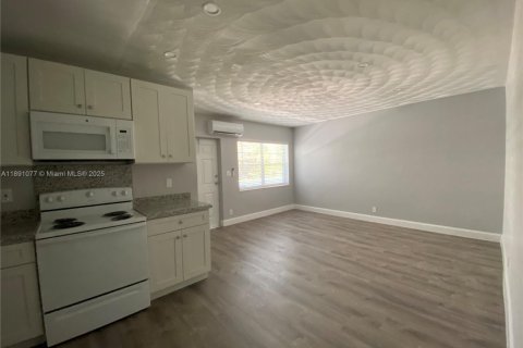 Apartamento en alquiler en Fort Lauderdale, Florida, 2 dormitorios № 1943766 - foto 9