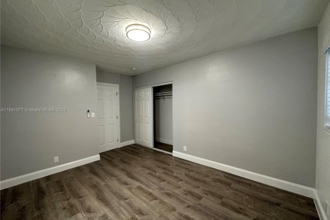 Apartamento en alquiler en Fort Lauderdale, Florida, 2 dormitorios № 1943766 - foto 22