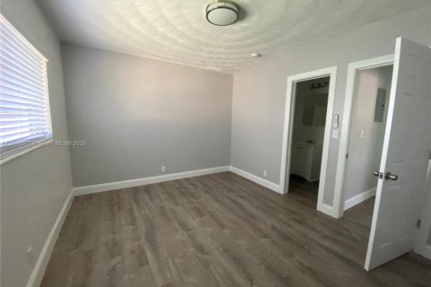 Apartamento en alquiler en Fort Lauderdale, Florida, 2 dormitorios № 1943766 - foto 15