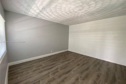Apartamento en alquiler en Fort Lauderdale, Florida, 2 dormitorios № 1943766 - foto 5
