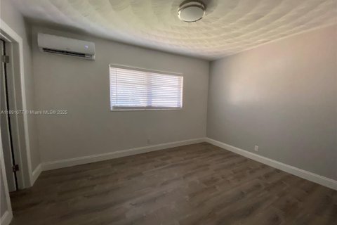 Apartamento en alquiler en Fort Lauderdale, Florida, 2 dormitorios № 1943766 - foto 11