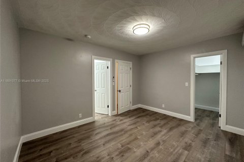 Apartamento en alquiler en Fort Lauderdale, Florida, 2 dormitorios № 1943766 - foto 12