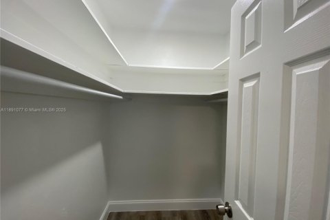 Apartamento en alquiler en Fort Lauderdale, Florida, 2 dormitorios № 1943766 - foto 14