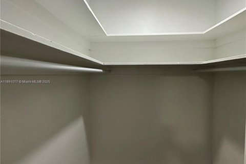 Apartamento en alquiler en Fort Lauderdale, Florida, 2 dormitorios № 1943766 - foto 20