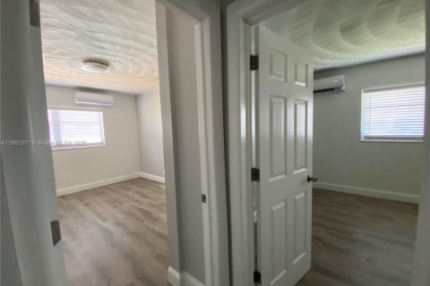 Apartamento en alquiler en Fort Lauderdale, Florida, 2 dormitorios № 1943766 - foto 10