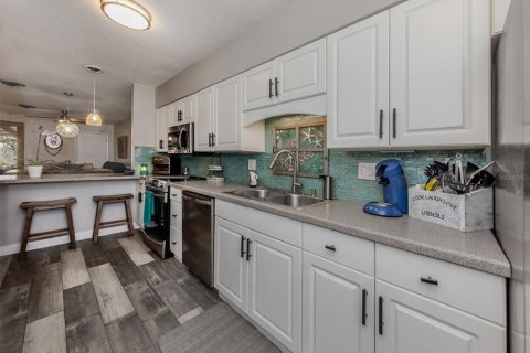 Condo in Englewood, Florida, 2 bedrooms  № 1519336 - photo 9