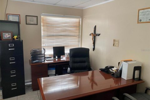 Propiedad comercial en alquiler en Orlando, Florida, 186.45 m2 № 1673855 - foto 11