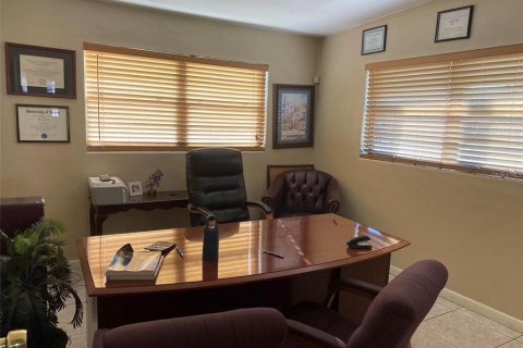 Propiedad comercial en alquiler en Orlando, Florida, 186.45 m2 № 1673855 - foto 13