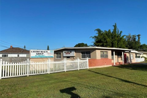 Propiedad comercial en alquiler en Orlando, Florida, 186.45 m2 № 1673855 - foto 2