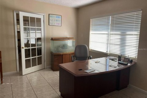 Propiedad comercial en alquiler en Orlando, Florida, 186.45 m2 № 1673855 - foto 3