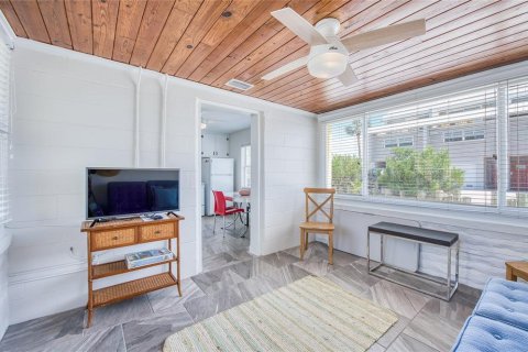 Villa ou maison à vendre à Saint Pete Beach, Floride: 5 chambres, 193.98 m2 № 2405280 - photo 21