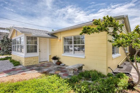 Villa ou maison à vendre à Saint Pete Beach, Floride: 5 chambres, 193.98 m2 № 2405280 - photo 9