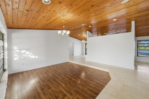 Villa ou maison à vendre à Miami, Floride: 4 chambres, 175.59 m2 № 1975359 - photo 5