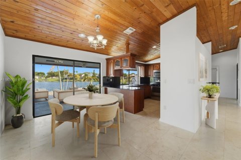Villa ou maison à vendre à Miami, Floride: 4 chambres, 175.59 m2 № 1975359 - photo 7