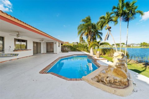 Villa ou maison à vendre à Miami, Floride: 4 chambres, 175.59 m2 № 1975359 - photo 26