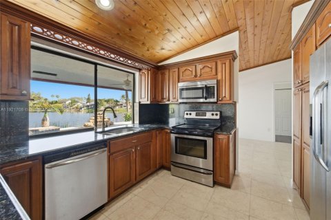 Villa ou maison à vendre à Miami, Floride: 4 chambres, 175.59 m2 № 1975359 - photo 12