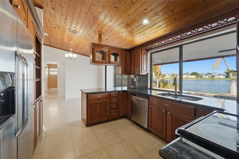 Villa ou maison à vendre à Miami, Floride: 4 chambres, 175.59 m2 № 1975359 - photo 11