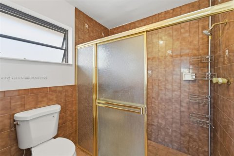 Villa ou maison à vendre à Miami, Floride: 4 chambres, 175.59 m2 № 1975359 - photo 22